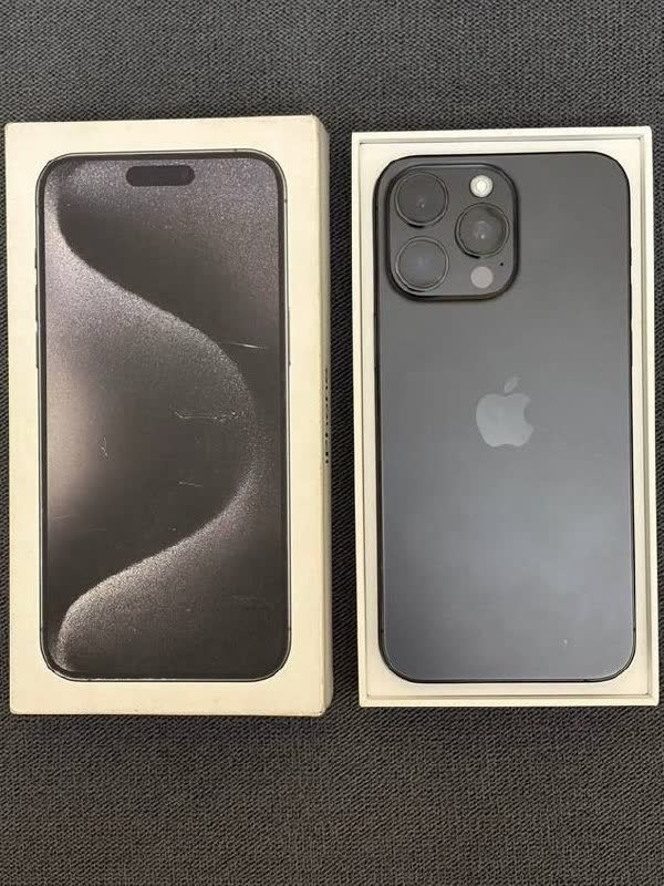 Продаю свой iPhone 15 Pro Max на 256GB