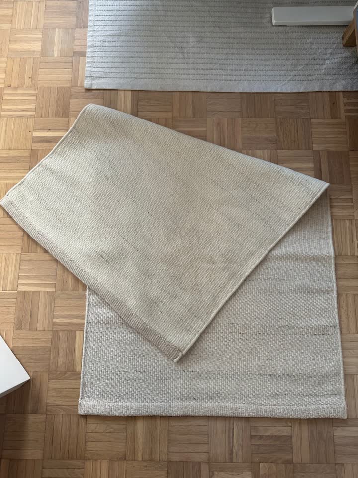 Plastične kutije IKEA PANSARTAX, tepih TIDTABELL, dečija vešalica FLISAT