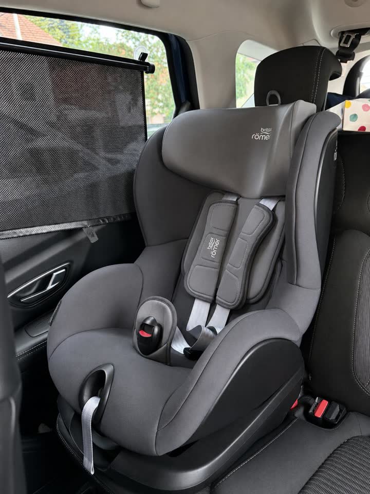 Prodaje se dečije auto-sedište Britax Römer TRIFIX 2 i-SIZE