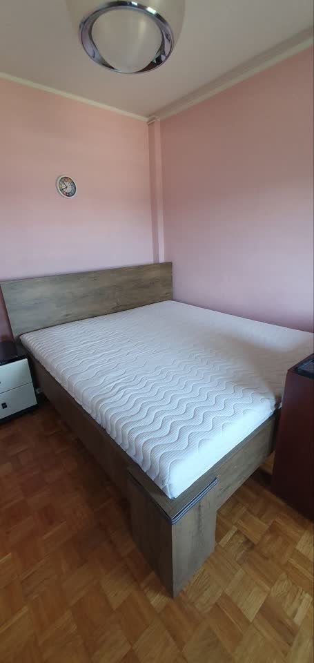 Krevet 180×200 JYSK u odličnom stanju bez dušeka