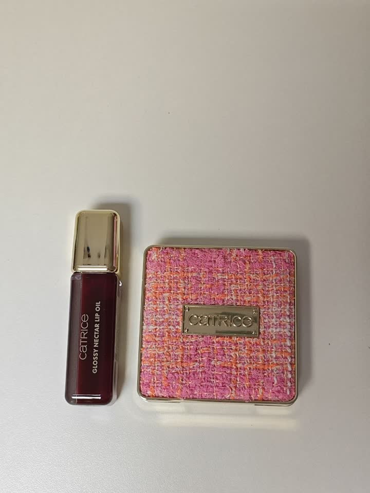 Catrice rumenilo i ulje za usne, Taft teksturajzer, parfem Magnolia bloom, gua sha kamen, marker za pegice