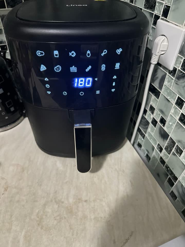 Linea LAF-0604 senzorna friteza na vreo vazduh 5 l