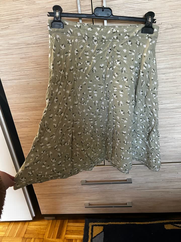 Одежда: юбка Gloria Jeans, летние брюки, платье-рубашка Waikiki