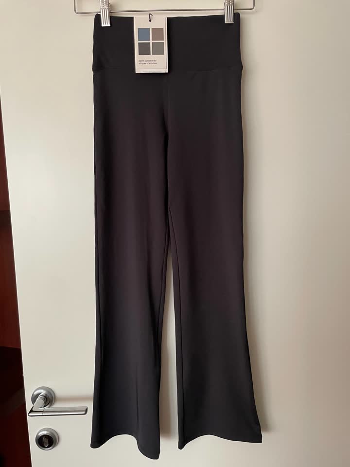 Новые немного расклешенные леггинсы Pull&bear