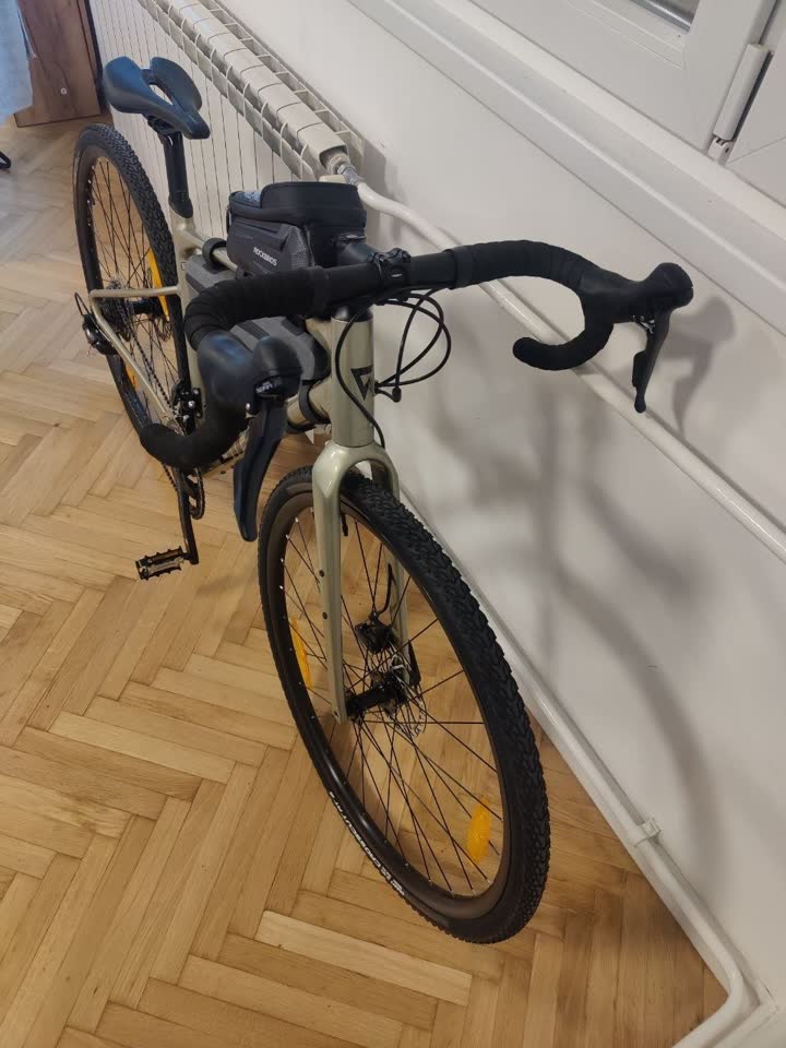 Продам велосипед Giant REVOLT 2, 2025 Gravel Bike