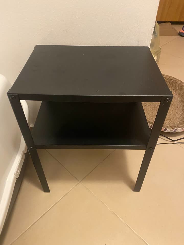 Продам металлический столик из икеи https://www.ikea.com/rs/sr/p/knarrevik-nocni-stocic-crna