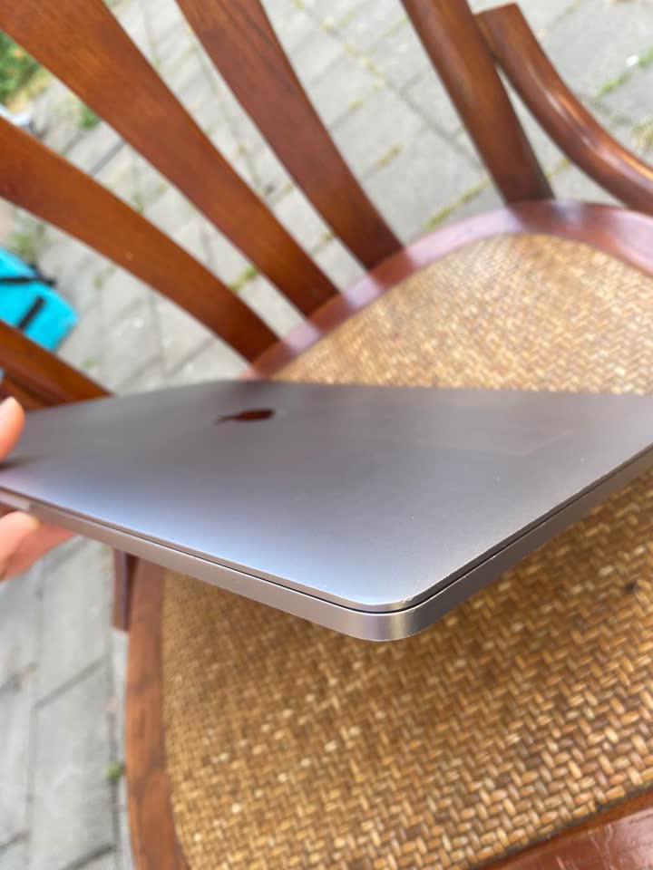 MacBook Pro 15" 2017 i7 / 16GB RAM