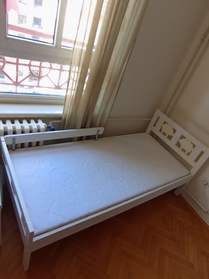 Продаю детскую кровать IKEA с матрасом