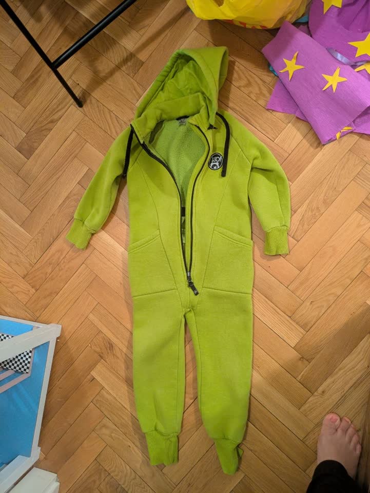 Dečiji kombinezon, postavljen Bangli Bu