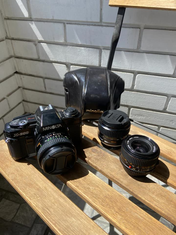 Minolta X300 sa 3 objektiva i kožnom futrolom
