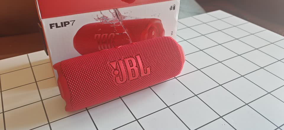 Колонка JBL Flip 7, новая, в коробке. Покупал в РФ месяца три назад, но не использовал. Все