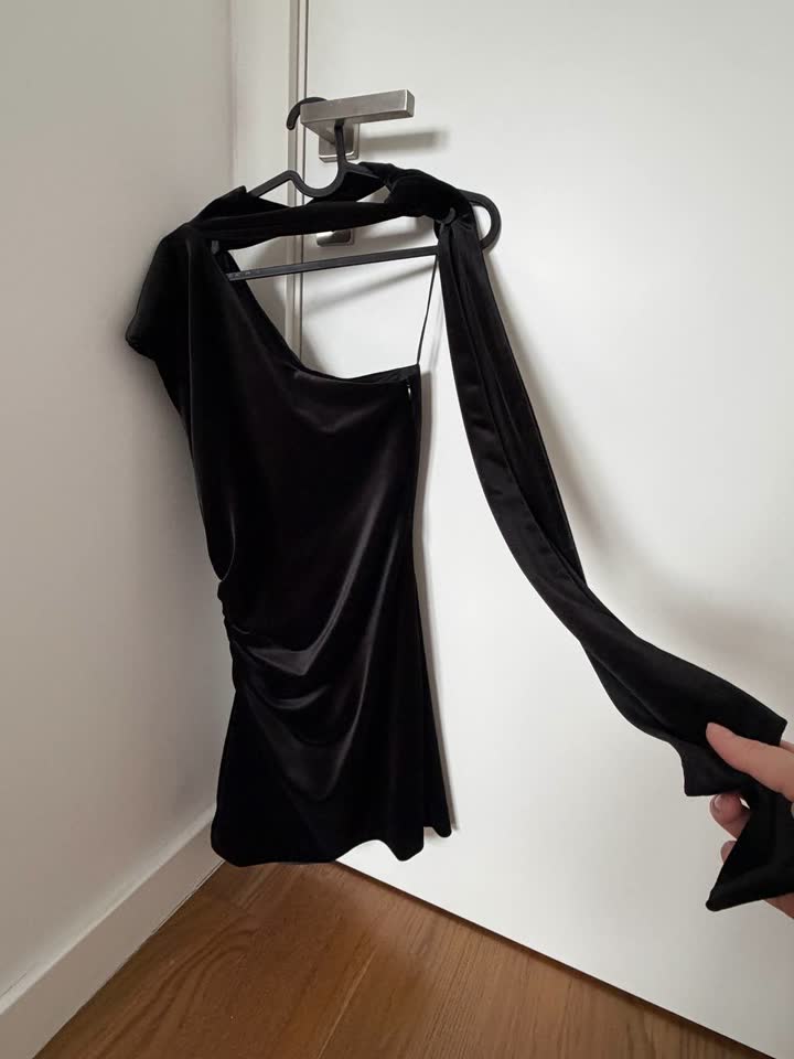 Бархатное миниплатье Zara с биркой. Размер M, но подойдет и на S. 1500-2000 динар