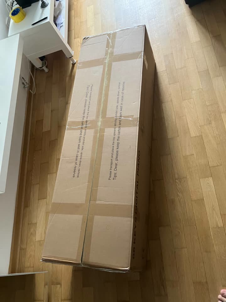 Prodajem digitalni klavir ARIUS STN-1300 Black
