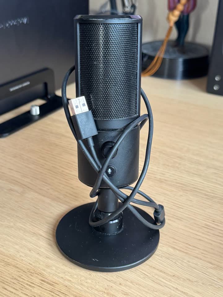 Микрофон Razer Seiren X