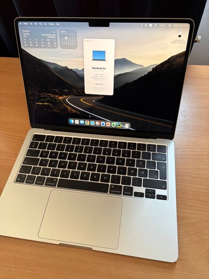 MacBook Air 13" M3 (10 GPU) / 16 GB / 256 GB