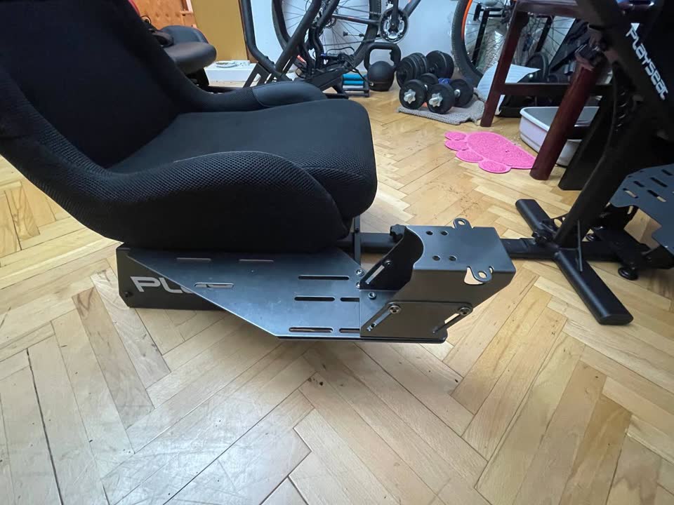 Продается кокпит для сим рейсинга Playseat Evolution