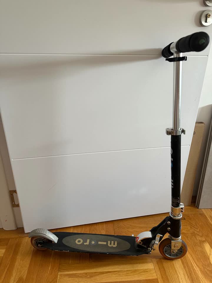 Sklopivi skuter micro za dete ili odraslu osobu do 100 kg, kupljen svojevremeno u Švajcarskoj,