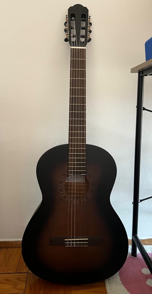 Продам гитару La Mancha Granito 32-AB