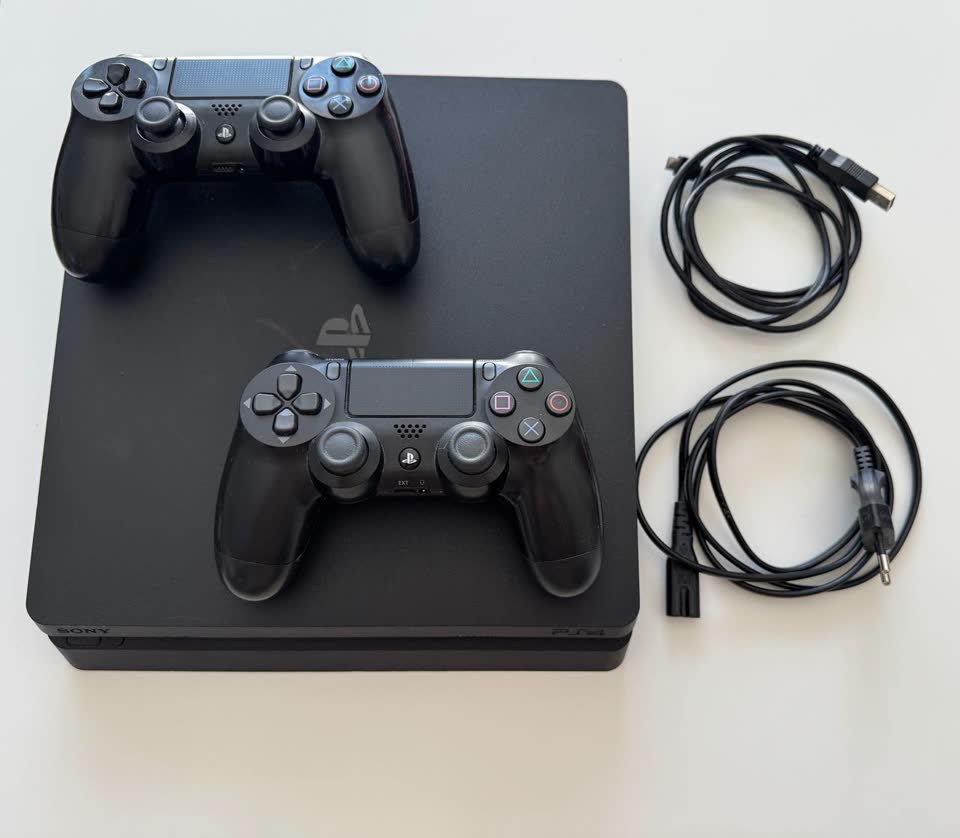 Продаю Sony PS4 slim