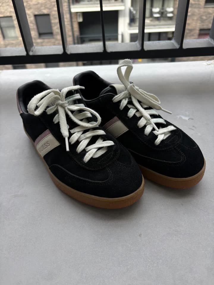 Женские кеды Guess