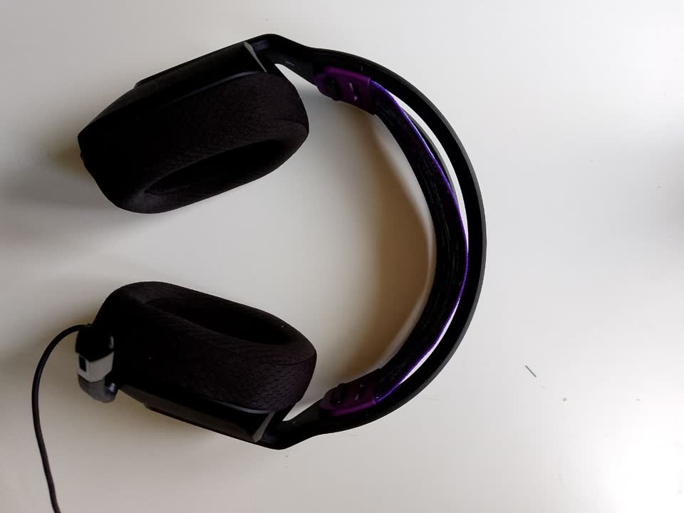 Prodajem žične slušalice Logitech G335