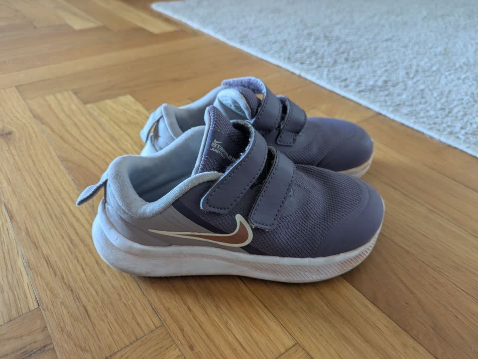 Poklanjam dečije Nike, veličina 26, stanje dobro