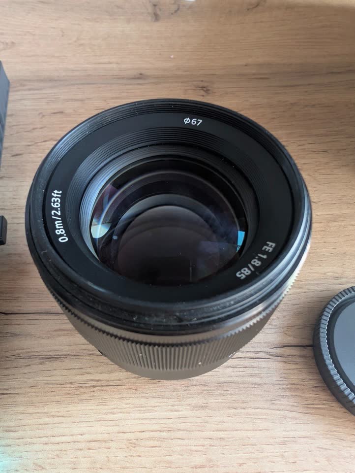 Объектив Sony 85mm F1.8