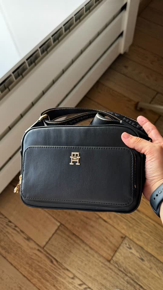 Черная женская сумка через плечо Tommy Hilfiger