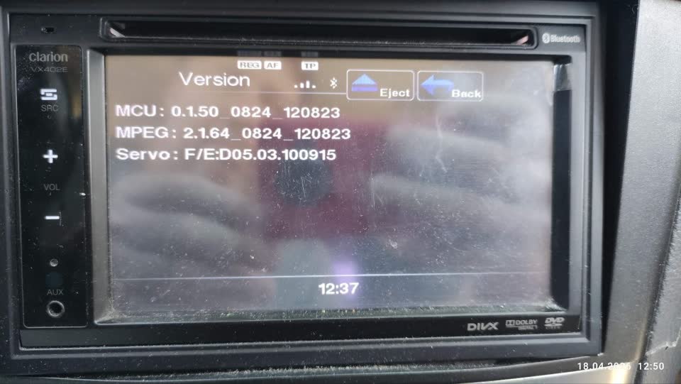 Продам магнитолу Clarion VX402E