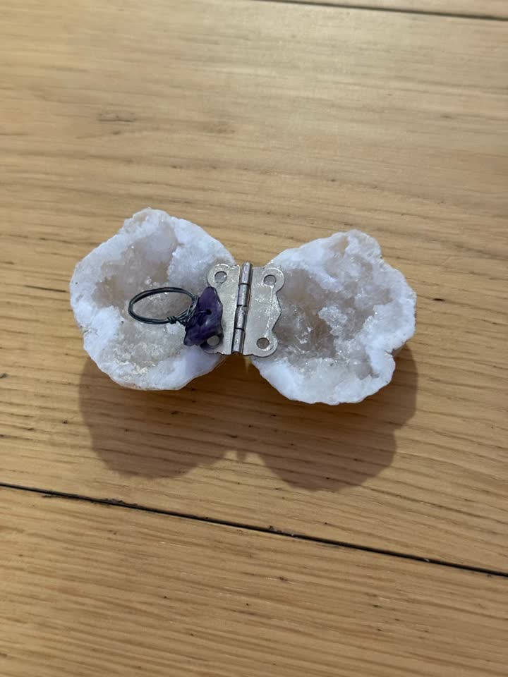 Mini kutijica od kamena (može da se čuva prsten ili da se u njoj zaprosi ))