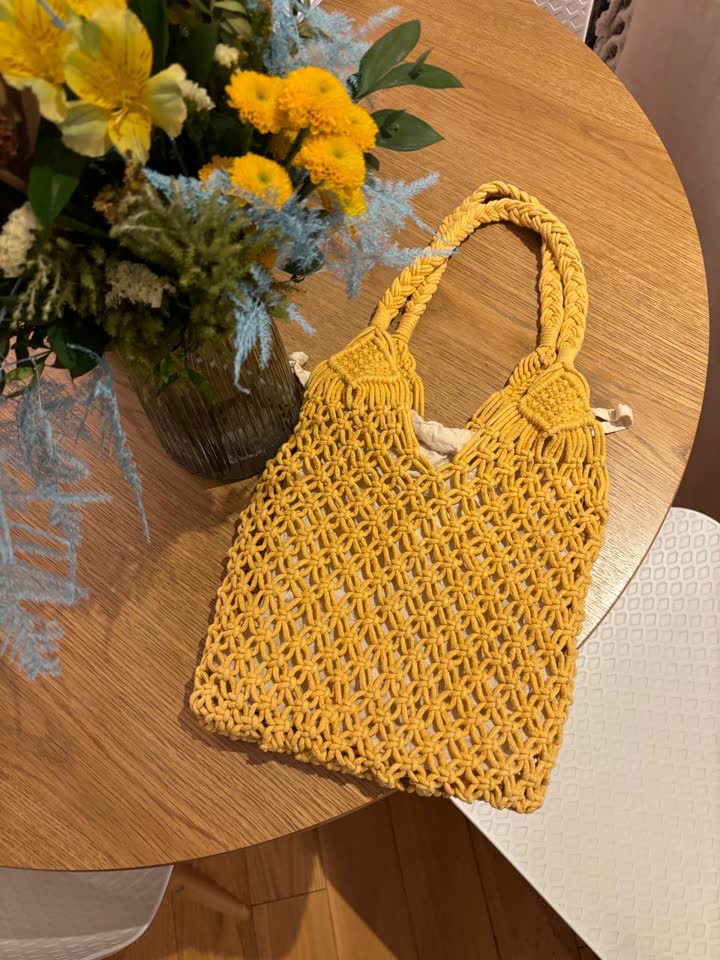 Желтая плетёная сумка ZARA