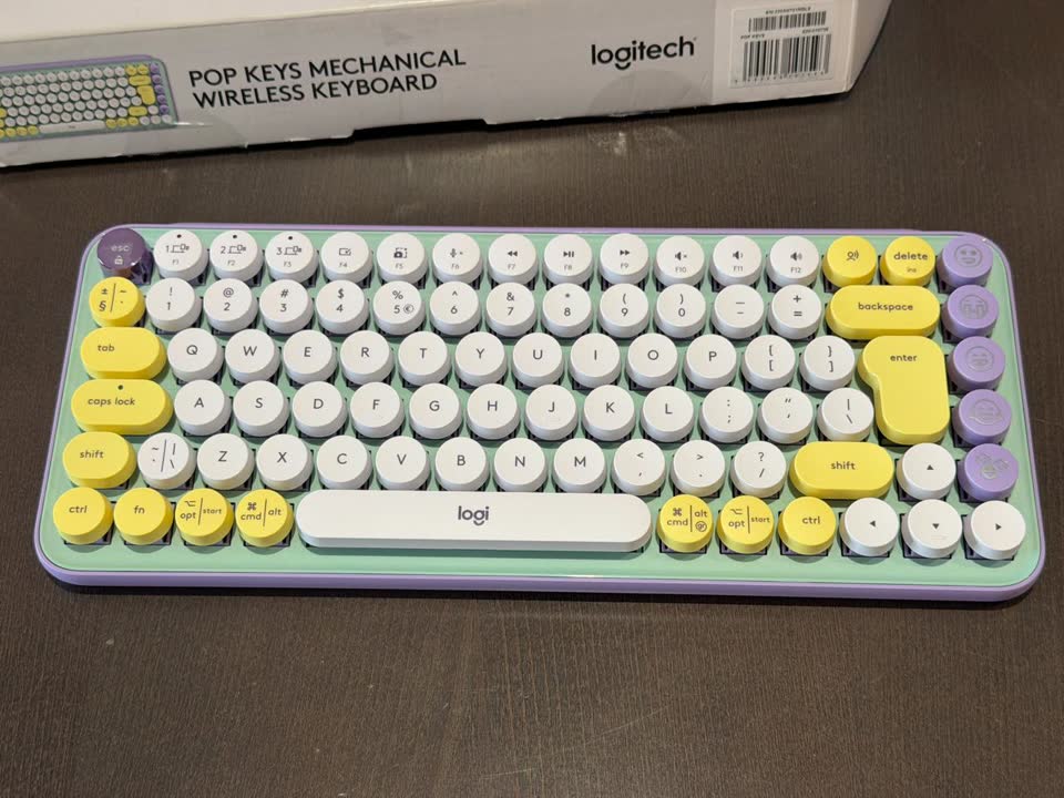 Продаю клавиатуру Logitech Pop Keys. Использовалась буквально пару раз, состояние новой, пол