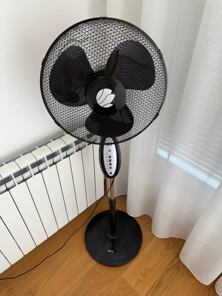 Продам вентилятор ECG FS40R. Использовался 2 летних сезона. Отсутствует колпачок крепления л
