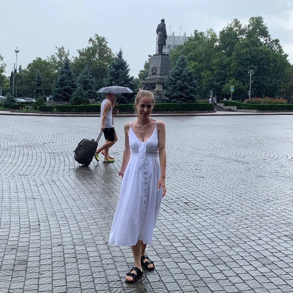 Белое платье Love Republic
