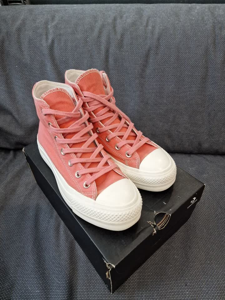 Converse patike na platformi, boja Late Night Ember/Ritual Rose