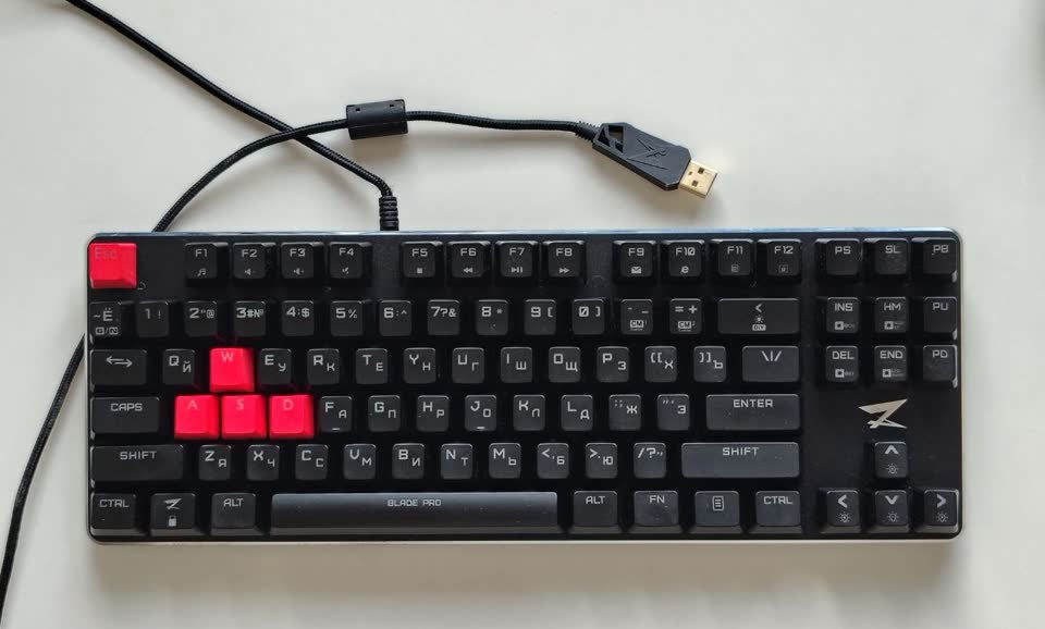 Механическая клавиатура ZET GAMING Blade PRO и память ОЗУ ADATA XPG Gammix D45 DDR4-3200MHz
