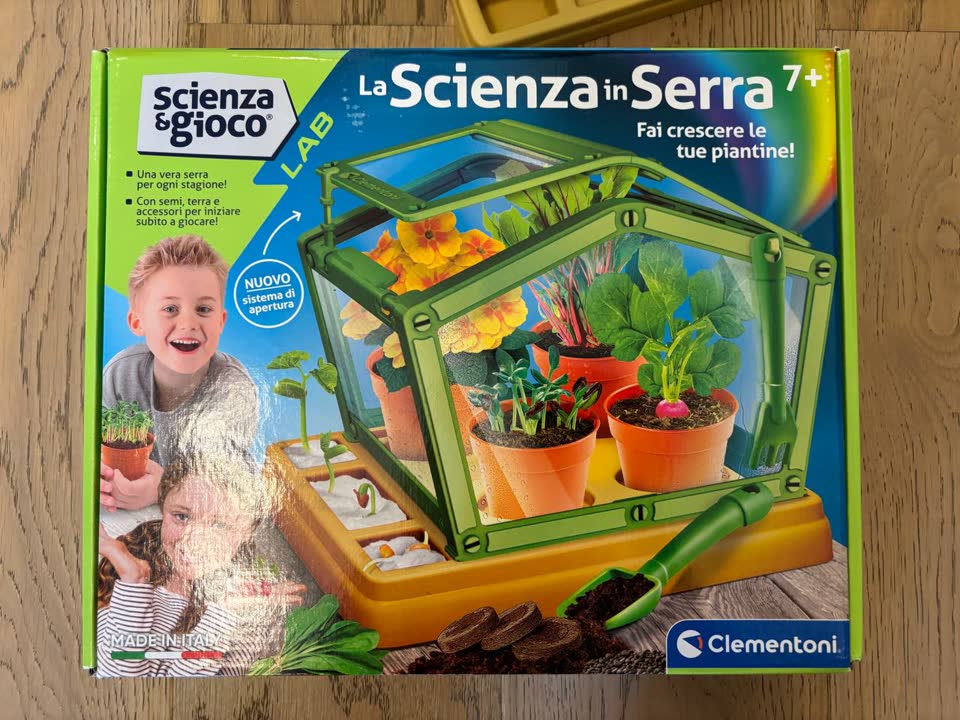 Set sa staklenikom za mlade baštovane Clementoni