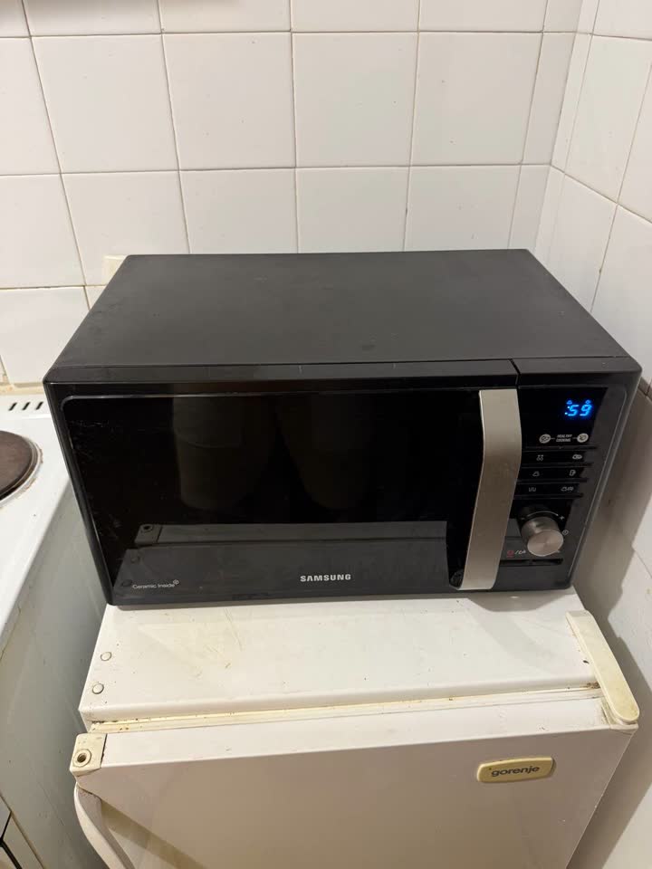 Продам микроволновку Samsung MG23F301TAK с функцией гриля