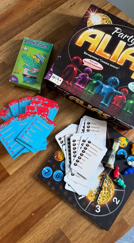 1. Настольная игра Крокодил (100 карточек)