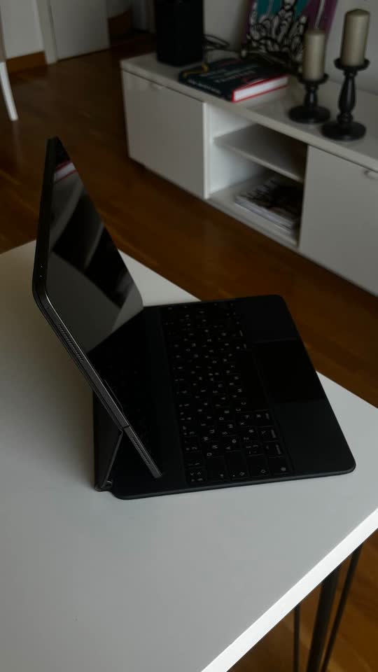 iPad Pro 12.9” (4. generacije, 2020) 256 GB Cellular + Magic Keyboard