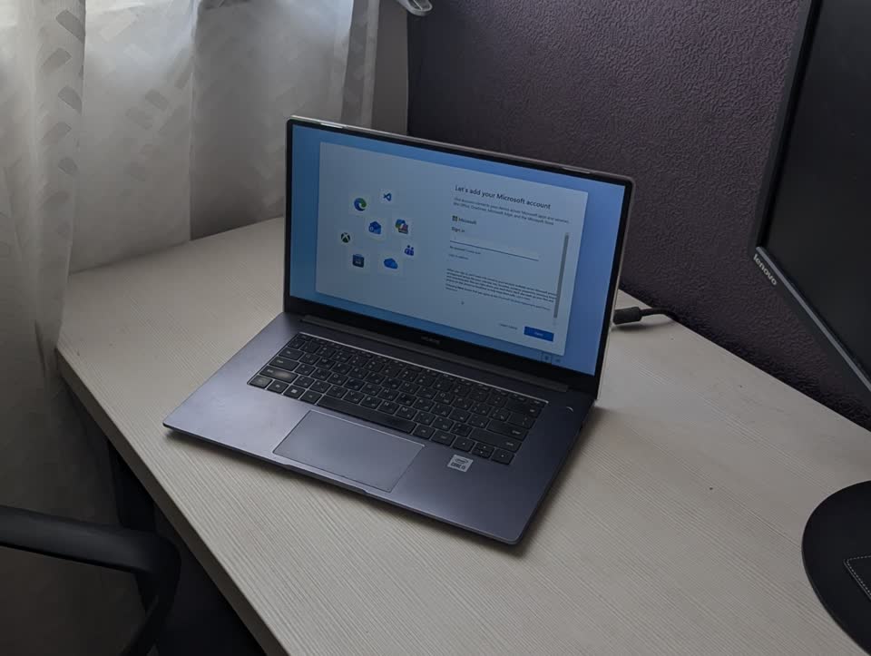 Prodajem laptop HONOR MagicBook X 15 BBR-WAH9