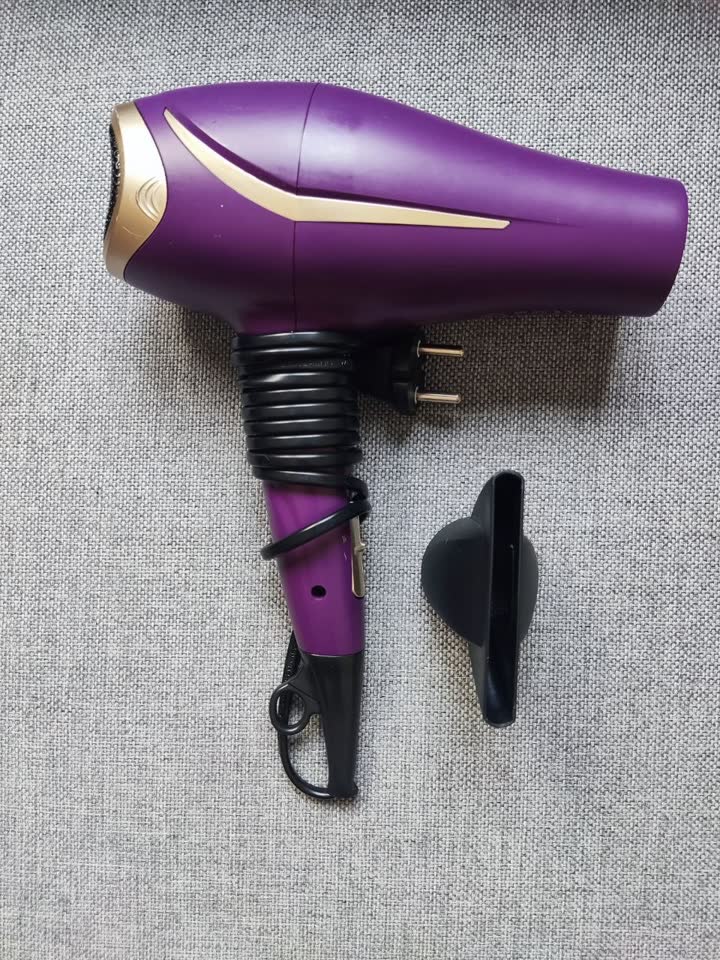 Prodajem 2 fena