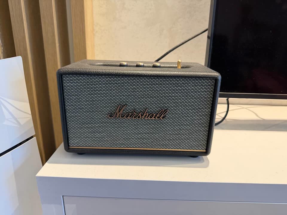 Prodaja zvučnika Marshall Acton III i mikrofona Logitech Yeti Orb