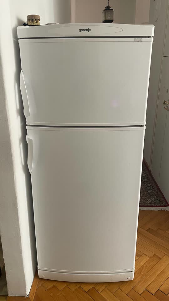 Холодильник Gorenje с верхней морозильной камерой