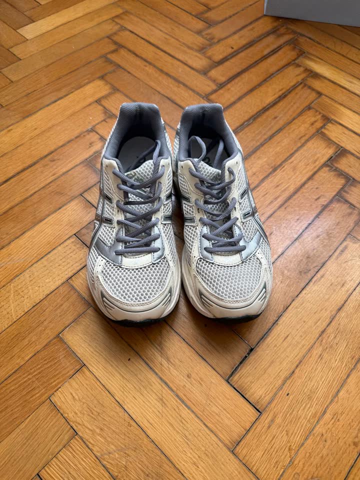 Кроссовки asics