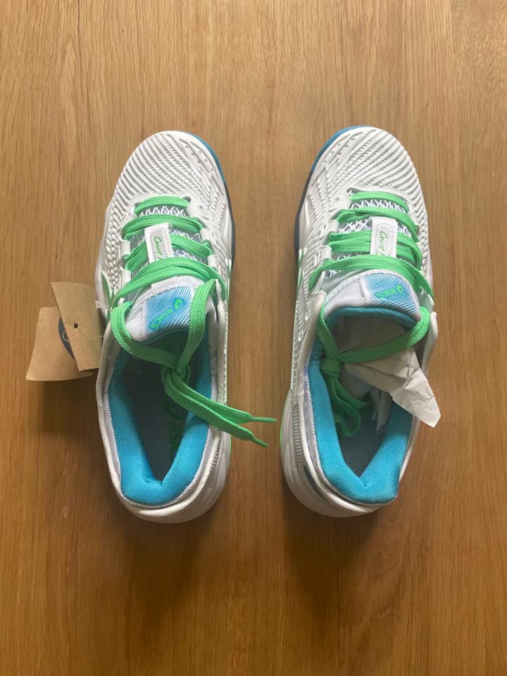 Prodajem nove dečje patike ASICS
