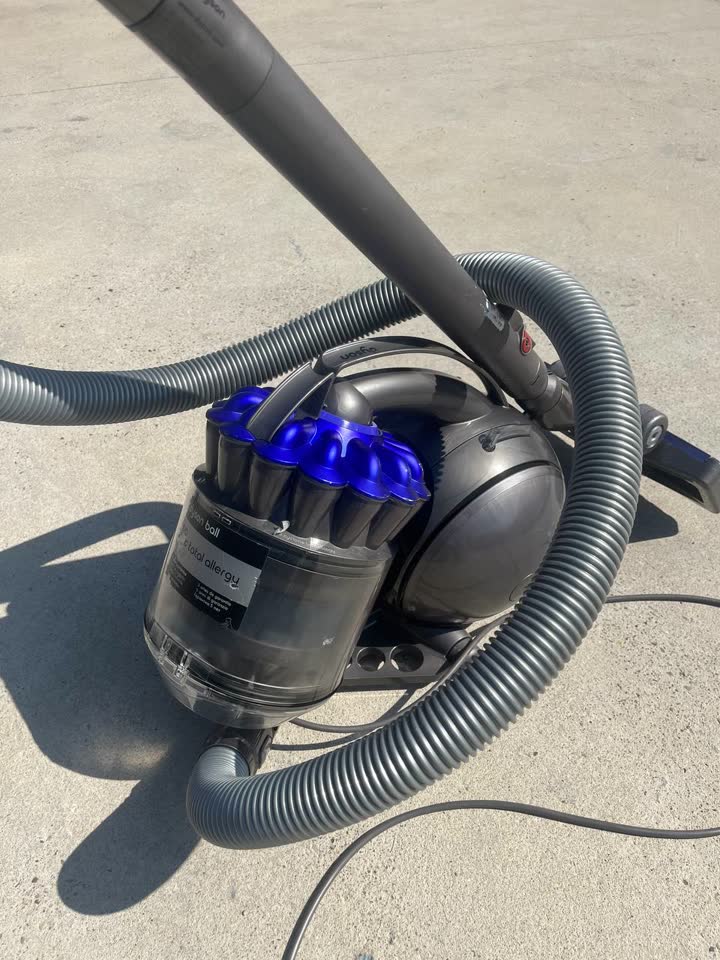 Пылесос Dyson состояние хорошее -120 Е
