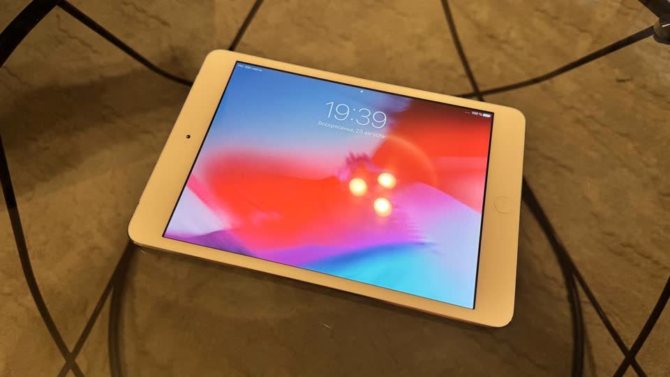 iPad mini 2 128 GB с SIM + внешняя клавиатура — отличное состояние
