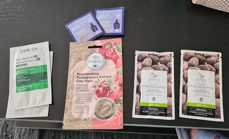 Specijalni šampon, maske za lice, uzorci parfema