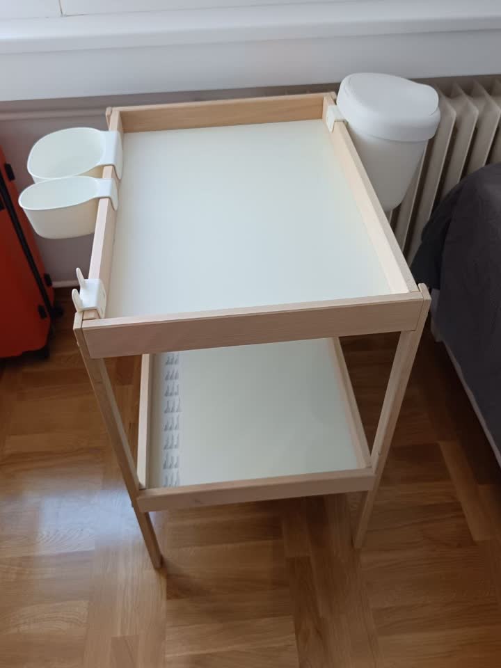 Pult za previjanje i podloga za previjanje